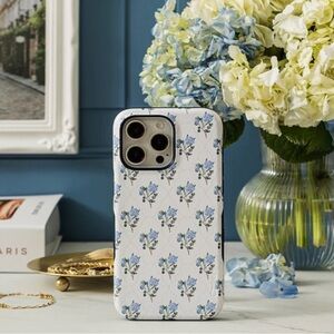 Casely Vintage Garden Blue Hydrangea Case IPhone 13